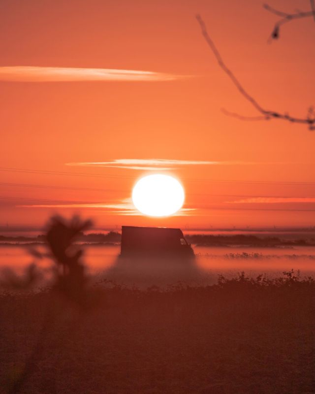 A foggy
Sunrise
In the morning 🌤

L’alignement entre le brouillard, le lever de Soleil, et les voitures qui passent.. Un combo parfait !

Shadow_Fog_2020 : 2/3

#zeinberg @zeinberg @iledenoirmoutiertourisme #noirmoutier #noirmoutierpassionnement #ouvriersdelaruche #guiruch #frenchvisuals #oceandecouleurs #northfeature #theocsphoto #lightshadowcreative #explographies #igworldclub_sunset #colapsestudio #sunset_perfection #sunsetphotosession #sunsetphotographylover #sunsetphotography📷🌄 #sunsetphotograph #sunsetphotographer #sunsetphotoshoot #sunrises_and_sunsets #sunsrise_and_sunsetaroundworld #sunriseview #sunriseandsunsets #sunriseandsunsetworld #sunrisebeach #goldenhours #goldenhouraesthetic #goldenhourlove #goldenhourphoto